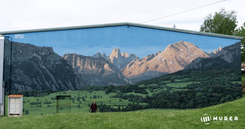 Graffiti de paisaje con montañas realizado por el artista Murea