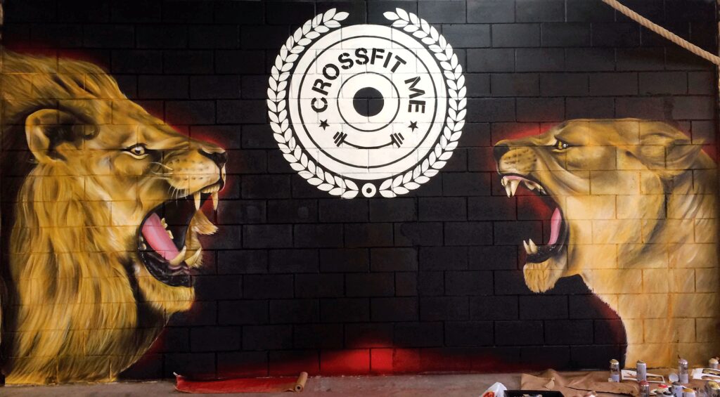 Graffiti de unos leones para un gimnasio de CrossFit realizado por el artista de graffiti profesional Zhars